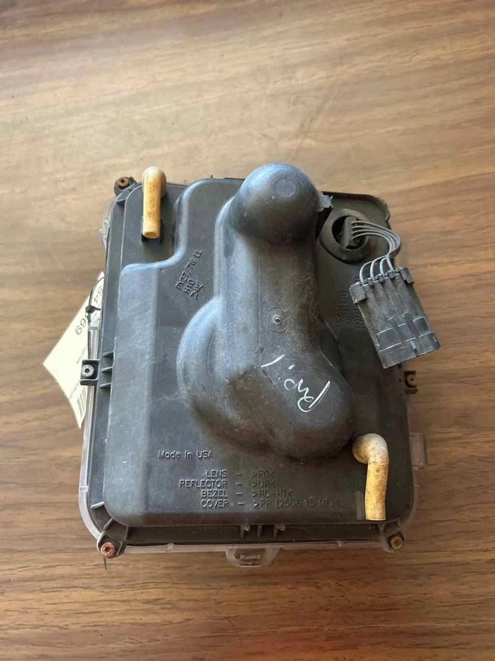 Fits 2004-2009 Cadillac SRX, Right Fog Light Assembly, OEM:25761286 Foto 2 de 3