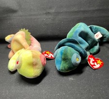 Set of 2 Ty Beanie babies, Iggy the Iguana and Rainbow the chameleon