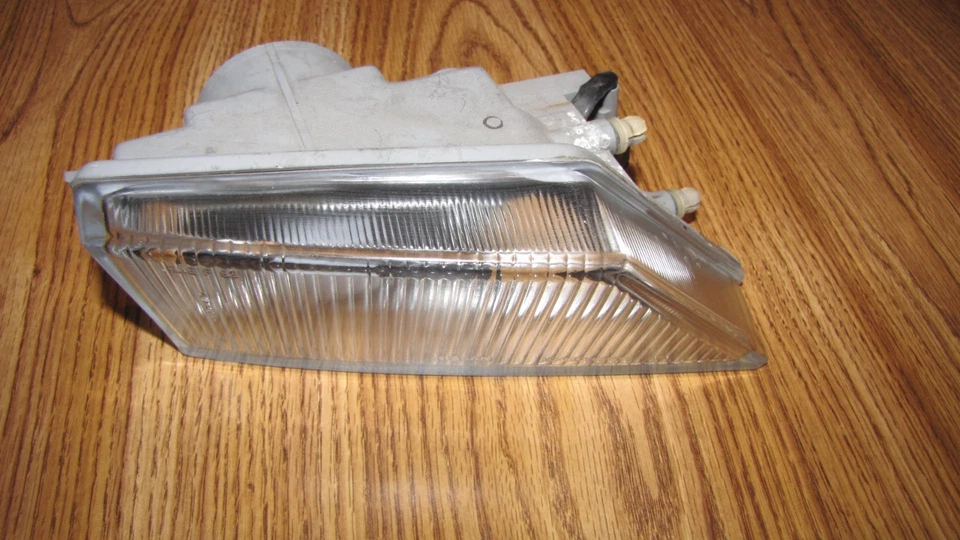 INFINITI I30 LUZ ANTINIEBLA DERECHA 1996-1999 OEM PASAJERO Foto 2 de 4