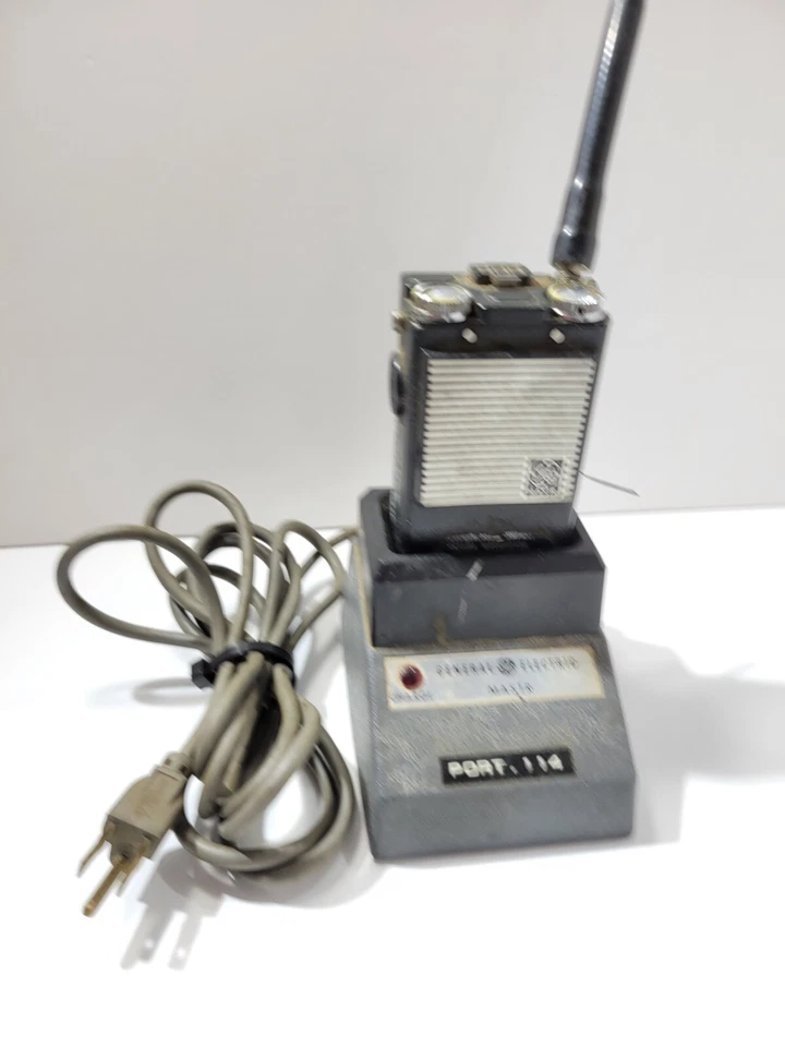 Vintage General Electric MASTR Hi-Power Wireless Radio Port 114 with Charger - Image 3 of 3
