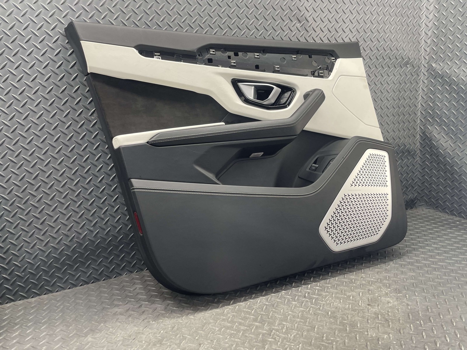 Lamborghini Urus 2019-2026 Front Left Cover panel Black