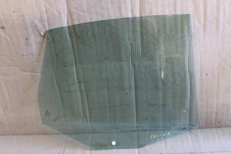 Volkswagen Jetta 2009 lado del conductor izquierdo puerta trasera cristal ventana modelo sedán Foto 2 de 4