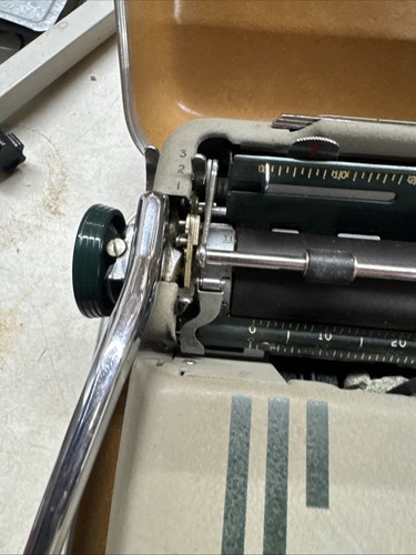 1950's SMITH CORONA SILENT SUPER Portable Manual Typewriter w/Carry Case Read - Picture 7 of 23