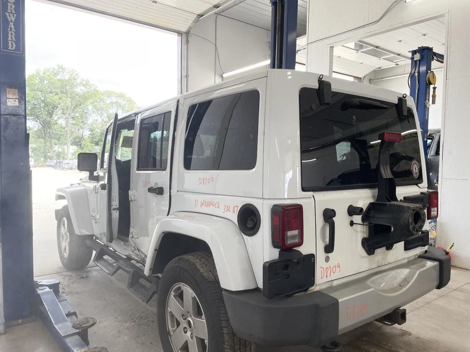 Used Front Right Seat Belt Front fits: 2011 Jeep Wrangler 4 Dr bucket seat retra Foto 2 de 4