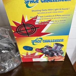 VINTAGE Space Challenger Electronic Disk Shooting Pistol Lights And Sound w Box