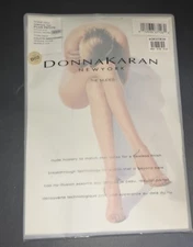 Donna Karan NEW! pantyhose control top Tone BO2 Plus Petite style A19