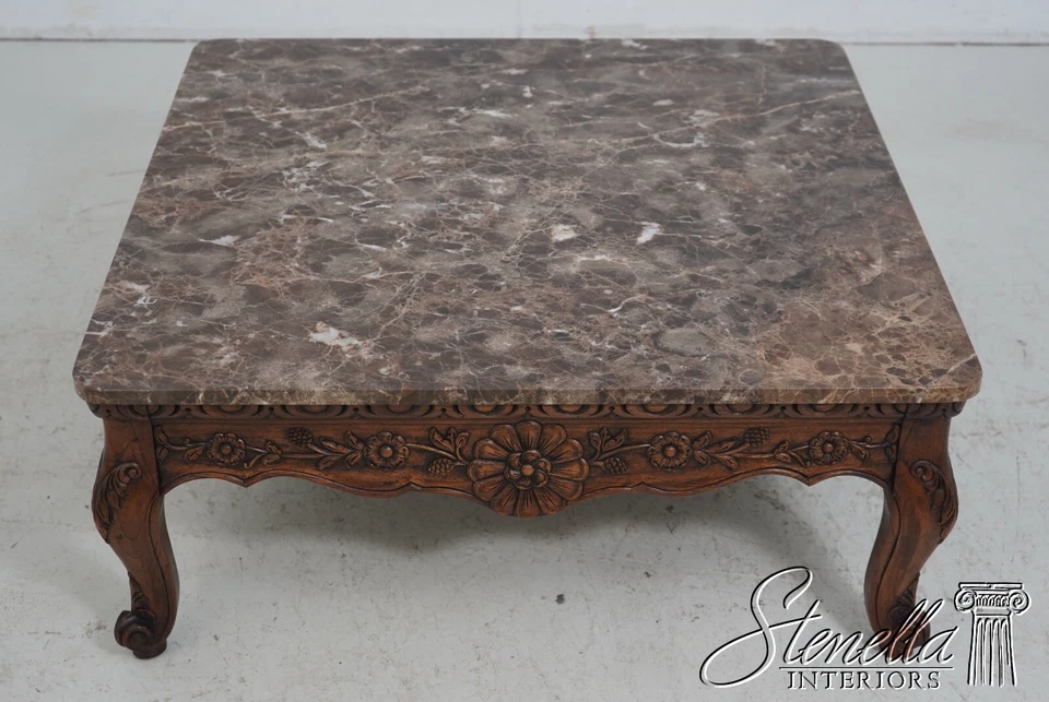 64046EC: Mesa de centro francesa estilo Luis XV con tapa de mármol tallada Foto 2 de 4