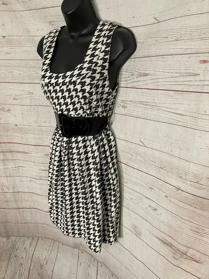 Vestido para mujer Wet Seal sin mangas con cinturón pata de gallo blanco/negro talla S Foto 2 de 4