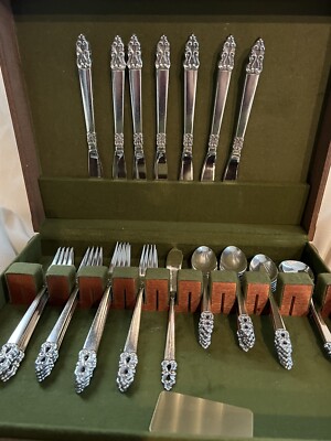 Vintage 1847 Rogers Bros. King Frederik Silverplate Flatware Set