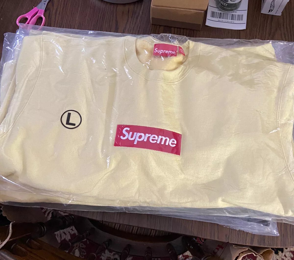 BOÎTE SUPRÊME HIVER 2022 LOGO CREWNECK TAILLE JAUNE PÂLE grande livraison prioritaire