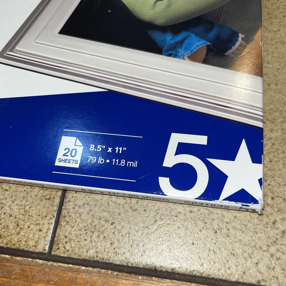 Epson Ultra Premium Calidad Fotográfica Brillante Inyección 8.5 X 11 79lb 20 Hojas S041935 Foto 2 de 4