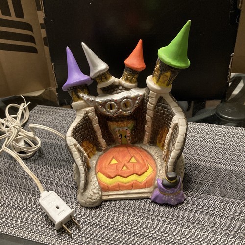 Vintage Halloween light up display Haunted House WORKS GREAT!!!! - 第 1/23 張圖片
