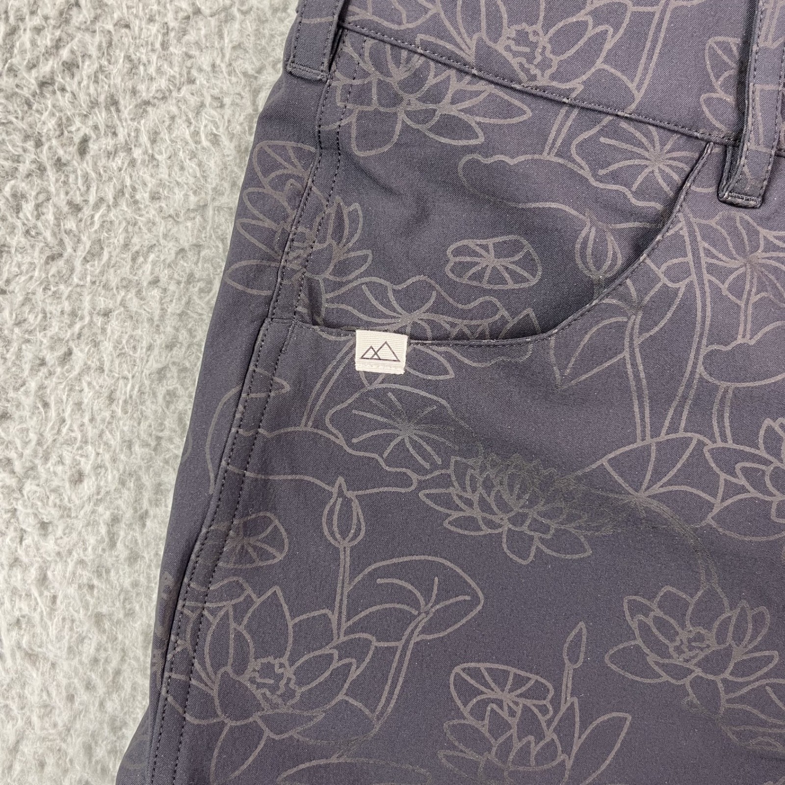 Wild Rye Womens Size 14 Freel Flex Bike Shorts Lotus Greyscale Nylon Stretch NWT