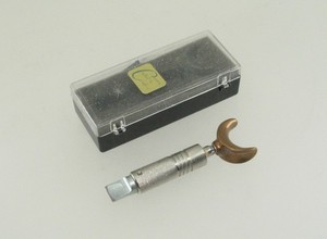 Craftool Pro Swivel Knife with Large Brass Thumb Rest