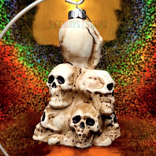 PILA DE CALAVERAS ADORNO DE CRISTAL 4.5" Halloween Navidad horror macabro espeluznante NUEVO - Imagen 9 de 17