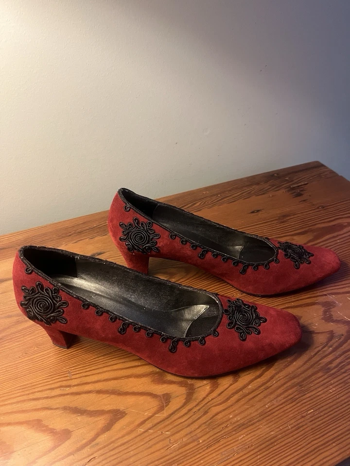 VANELI VEXUS Holiday Ready Gamuza Roja con Brocado Negro Tacones Talla 9 1/2 M Foto 3 de 4