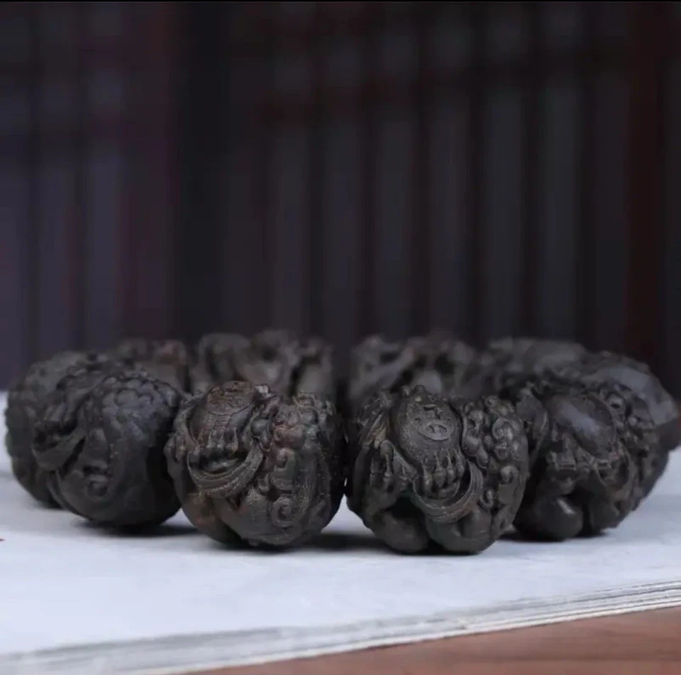 Pulsera Pixiu Madera de Agar Negro Natural Tallada a Mano 25MM Con Una Caja Foto 4 de 4