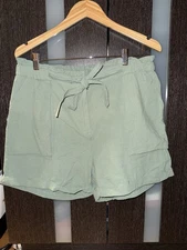 VERO MODA Olive Green Women's Shorts Size XL