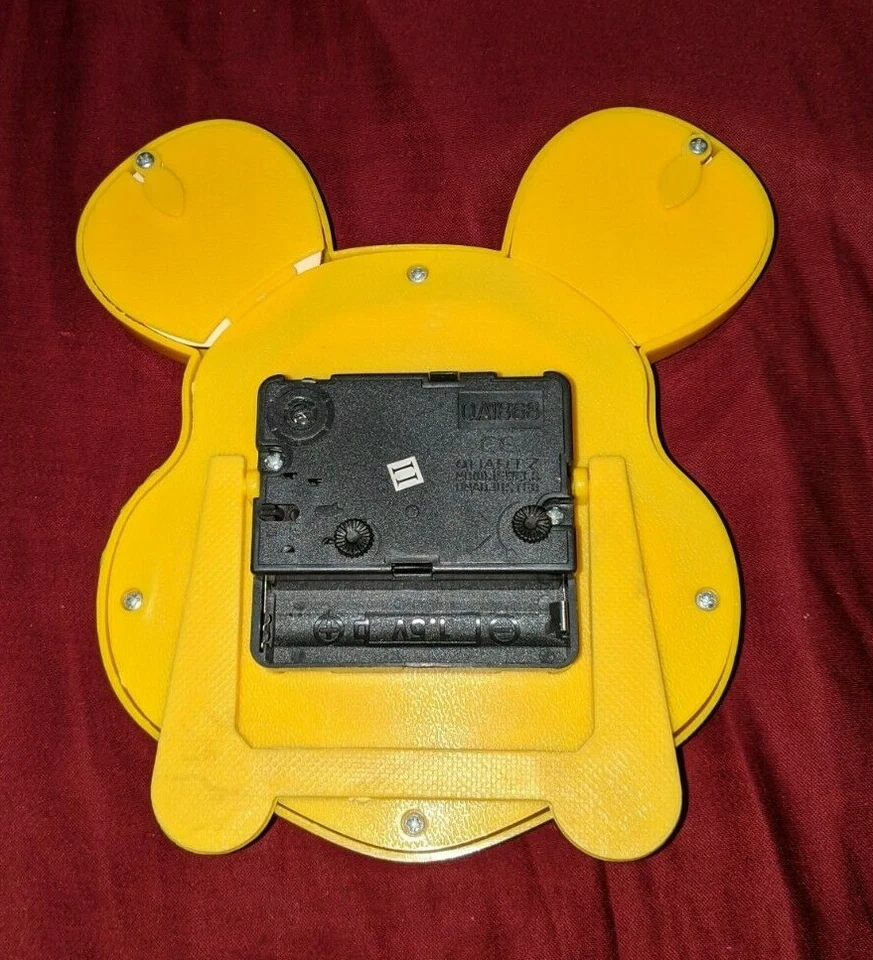 WINNIE THE POOH DISNEY HEAD FACE CLOCK WITH EAR PICTURE PHOTO FRAMES WORKS RARE - Image 2 of 3