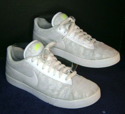 Women's Nike Racquette white lime green Size 9 902860 -100 lace design