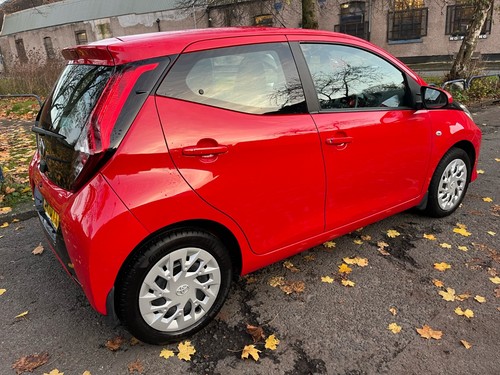 2020 REG TOYOTA AYGO X PLAY MANUAL EURO 6 ULEZ YARIS FULL TOYOTA SERVICE - Picture 4 of 12