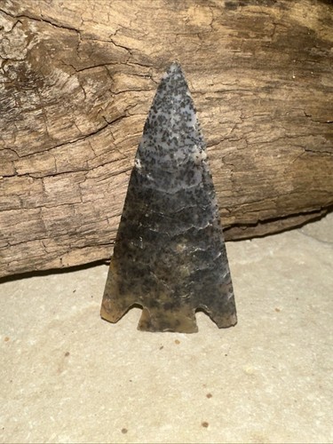 Modern Flint Knapped Arrowhead Bird Point 2 inches in length - Picture 2 of 2