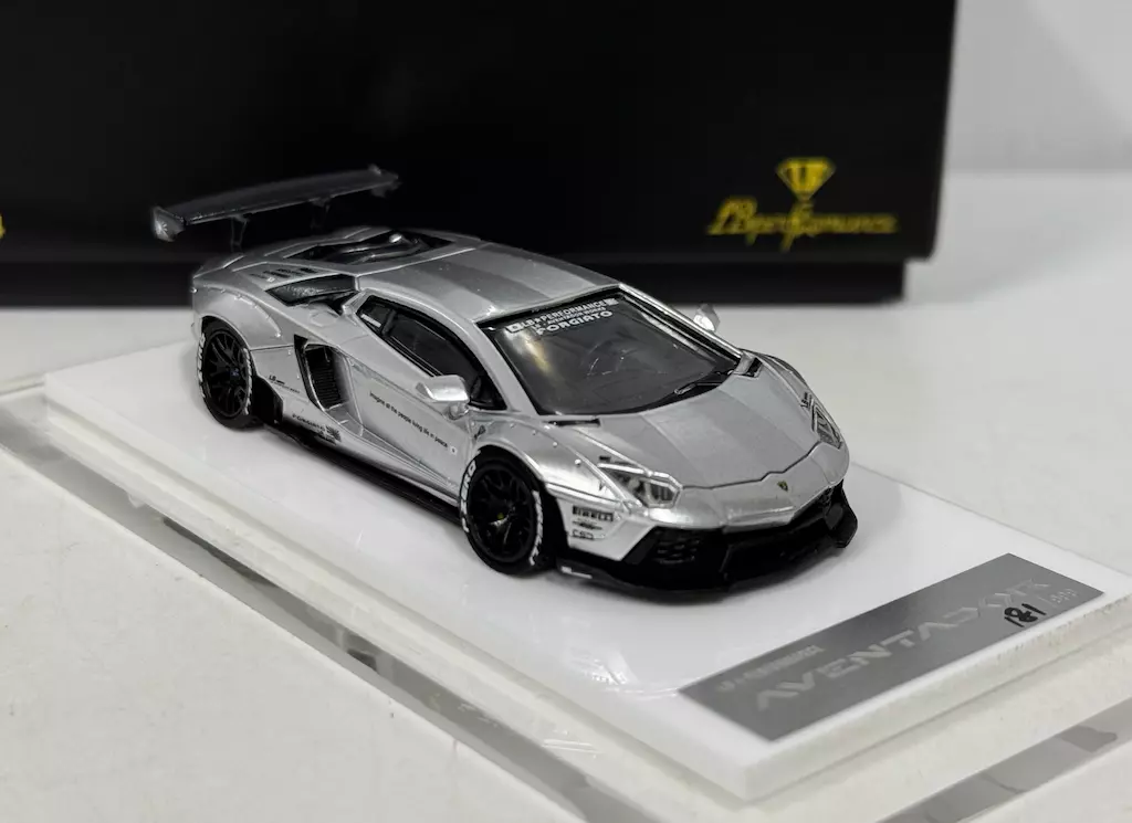 自動車 MODELER'S 1/20 SCALE PRECISION RESIN KIT 1_24_Scale_Model_Car_Kit_LB_Si