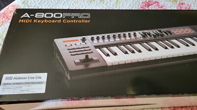 Roland A-800PRO USB/MIDI Keyboard Controller (61-Key) / w