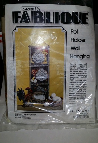 The Hens Carousel FABLIQUE 3-D Wall Hanging Kit THE HENS 747 NIP Chickens