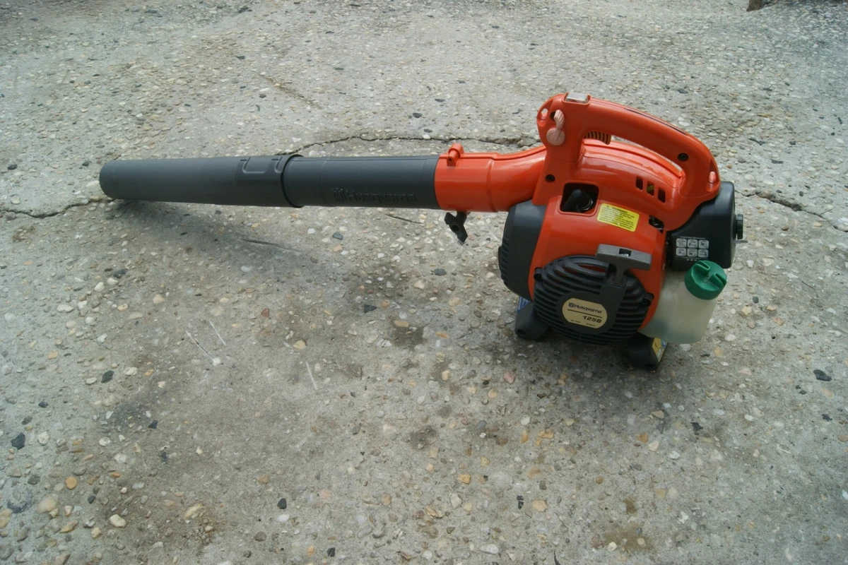 HUSQVARNA 125B GAS POWERED HANDHELD LEAF BLOWER WE SHIP ONLY ON