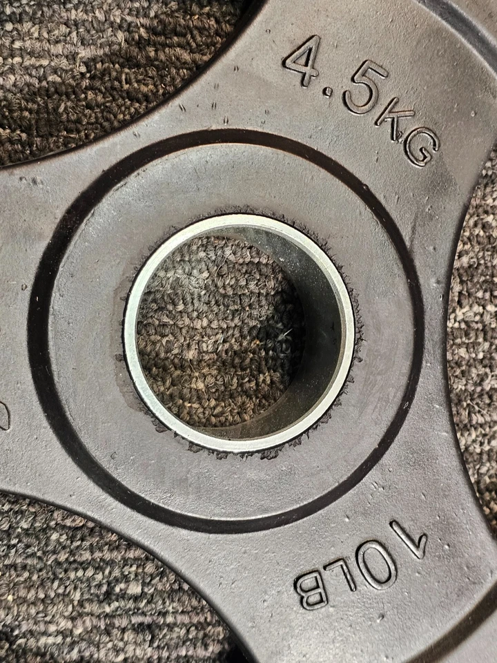 (CANTIDAD 2) Placas de peso olímpicas Xmark Tri-Grip 10 lb 4,5 kg, negras Foto 2 de 4