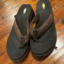 Volatile Wedge Platform Sandals Flip Flops Left foot 8 Right Foot 9 Brown