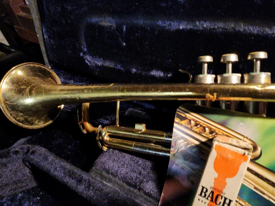 C.G CONN VICTOR 22b Bb TRUMPET WITH CASE & MOUTHPIECE # 992xxx Rare! - Image 3 of 4