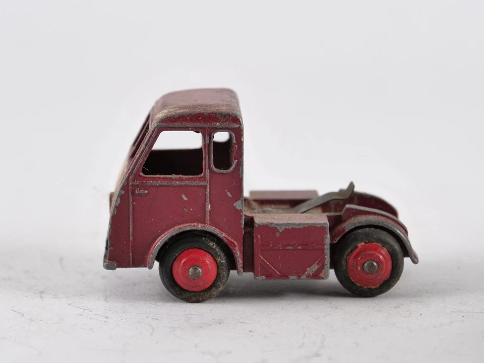 Dinky Toys GB N° 30W Hindle Smart Electric Lorry Tractor Only - Image 2 of 4