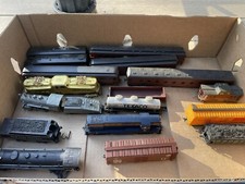 Huge HO Train Lot 18 Pieces 