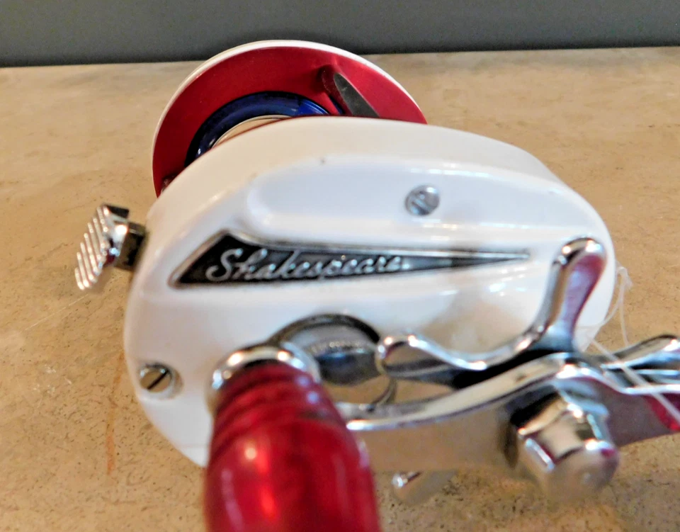 CARRETE DE PESCA BICENTENARIO SHAKESPEARE 1975 VINTAGE / FUNCIONA EN EXCELENTE ESTADO Foto 2 de 4