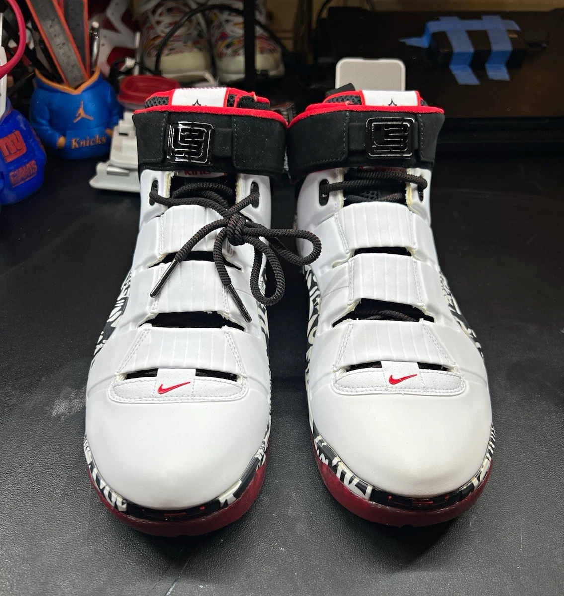 Preços baixos em Nike Zoom LeBron 4 Black White Red | eBay