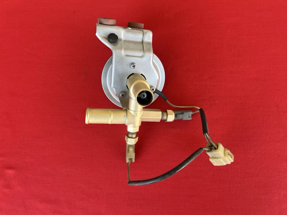 Válvula de control de calefacción con sensores Toyota Cressida 1983 fabricante de equipos originales Foto 3 de 4