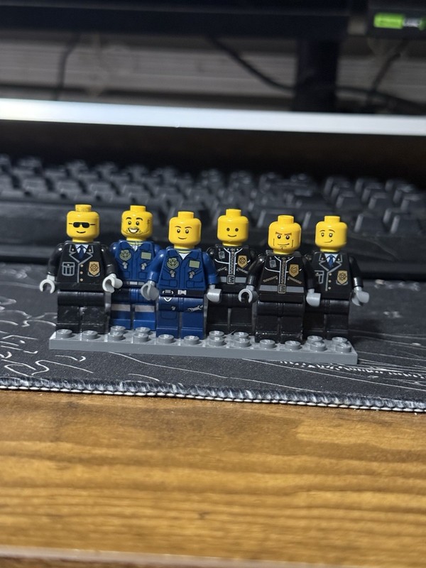 LEGO Police Minifigures – Police Officer Uniform City Figures, Plastic Lot (6)