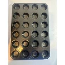 24 mini muffin/cupcake pan Made in taiwan baking tray