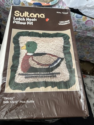 VTG Sultana ''Decoy'' Duck Latch Hook Pillow Kit. 12x12 Plus Ruffle *New In Box*