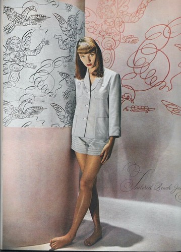 Bazaar Jan 1949 Jamaica & Nassau Fashions - Elizabeth Bowen - Suzannah Lessard - Imagen 6 de 13