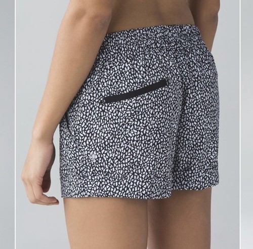 Lululemon Spring Break Away corto Miss Mosaico nero taglia 4 - Foto 2 di 4