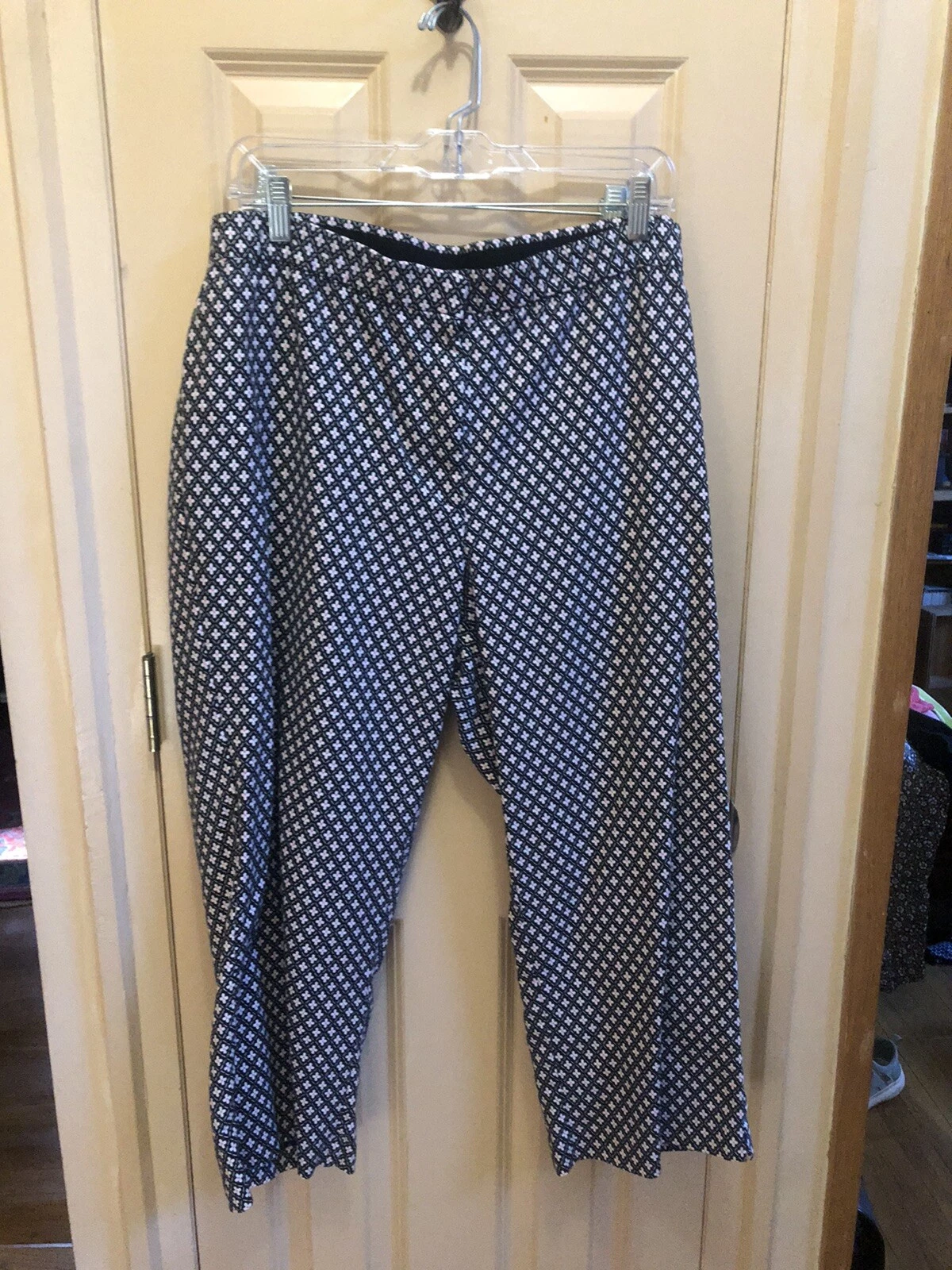 Lknu 24” Ankle Stretch Floral Pants Black White Pink 24W J.Jill Wow!
Opens in a new window or tab
