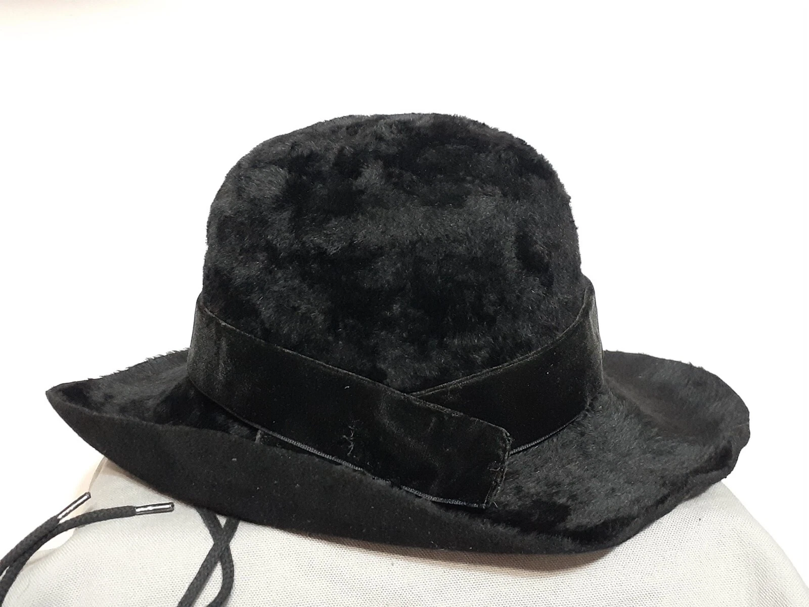 Chapeaux vintage licence Christian Dior années 1970 noir fabriqué en France