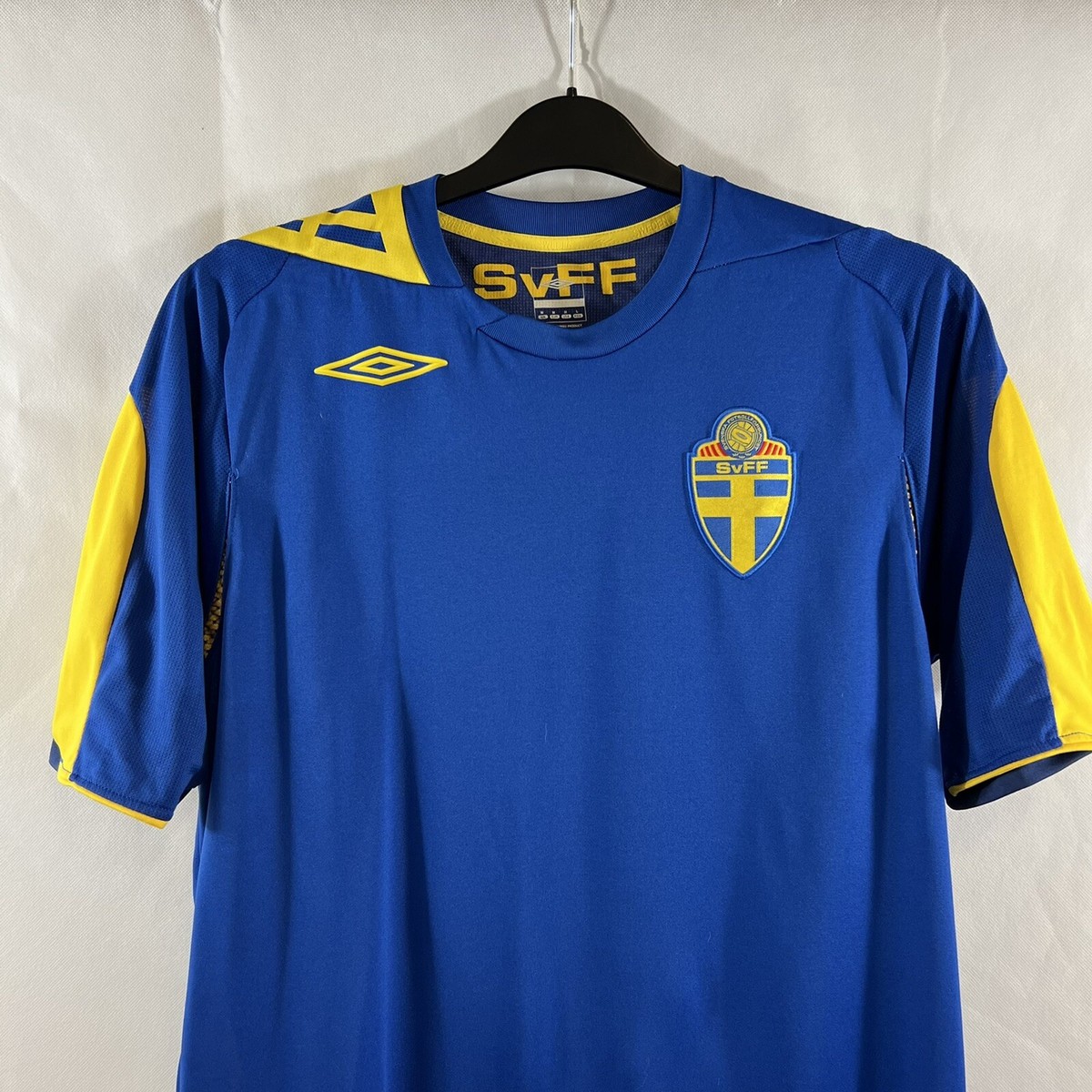 ウェア 00s umbro Sweden national team uniform SWEDEN 2004 2005 HOME FOOTBALL SHIRT SOCCER JERSEY UMBRO sz