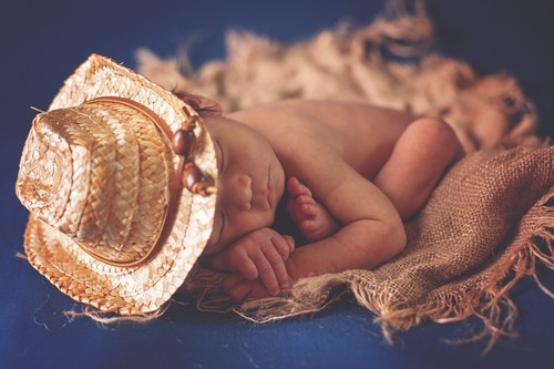 Newborn Straw Cowboy Hat Photo prop - Picture 2 of 7