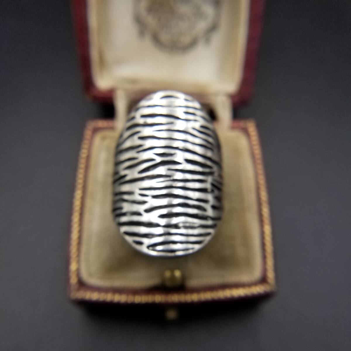 Zebra Pattern Shield Vintage Ring Silver Tone Big… - image 6