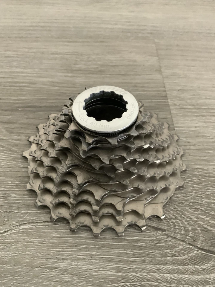 CASSETTE SRAM ROJO 10 VELOCIDADES 11-26 DIENTES TITANIO 164 GRAMOS Foto 2 de 3