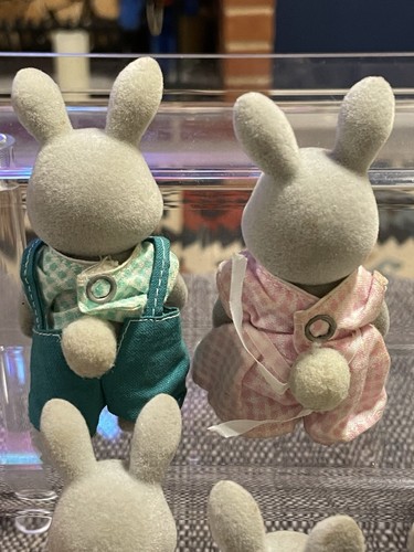 Vintage Sylvanian Families Babblebrook Grey Rabbits - all tails - Picture 7 of 10